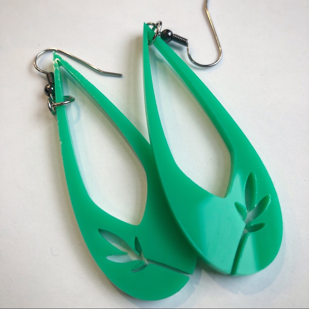 Kelly Green Lasercut teardrop leaf resin earrings